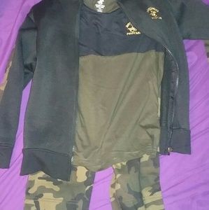 Boys size 5/6 3 piece joggers outfit